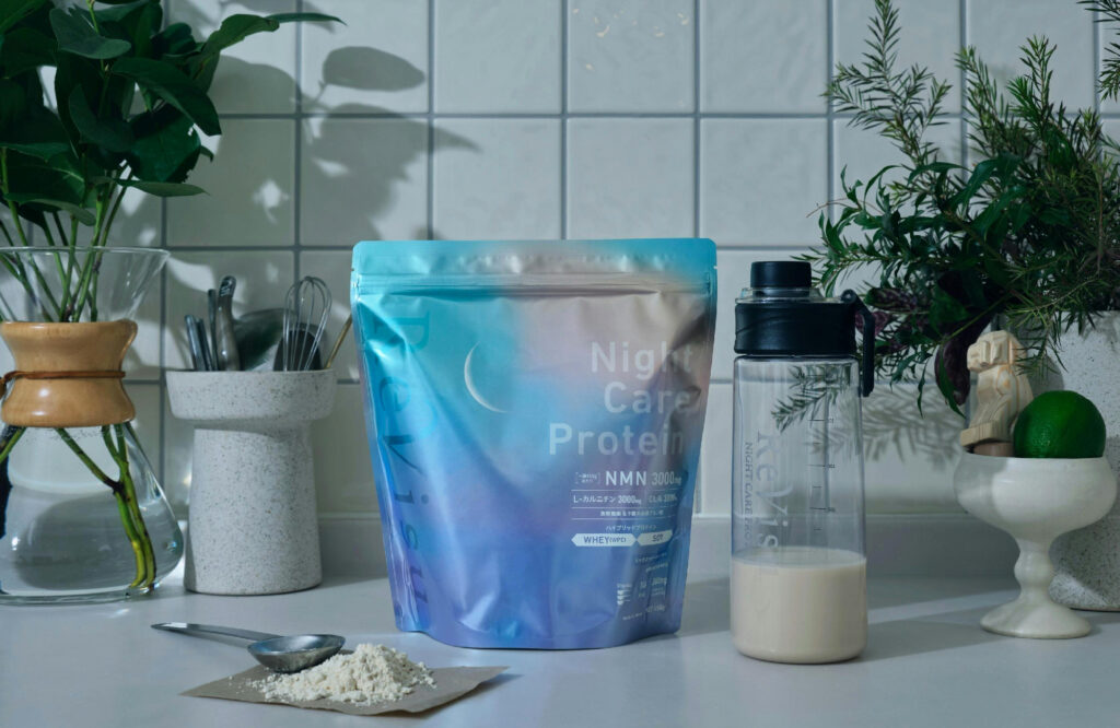 夜の幻想的な世界観を表現した美容のためのナイトケアプロテインパッケージ