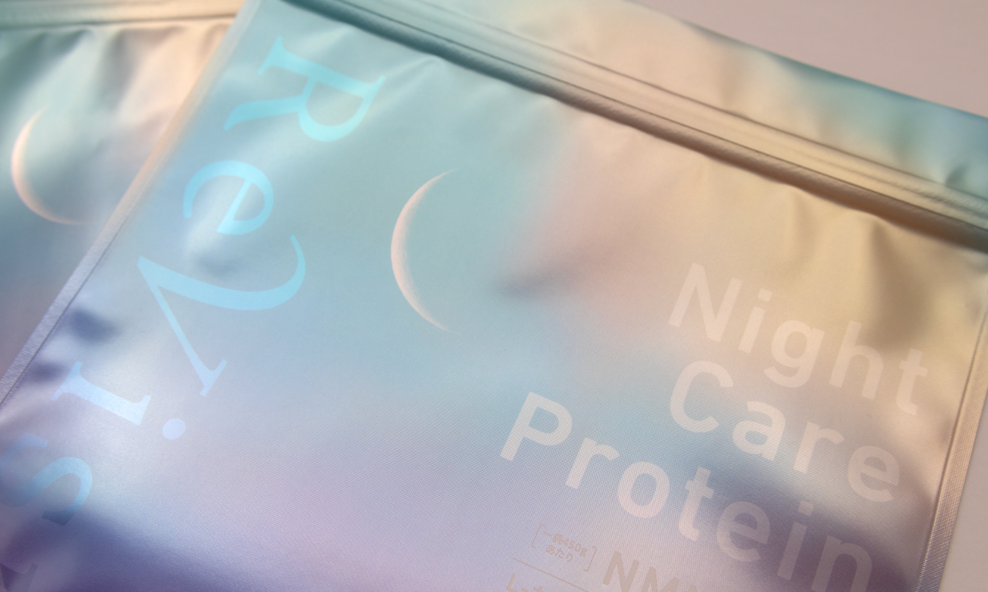 夜の幻想的な世界観を表現した美容のためのナイトケアプロテインパッケージ